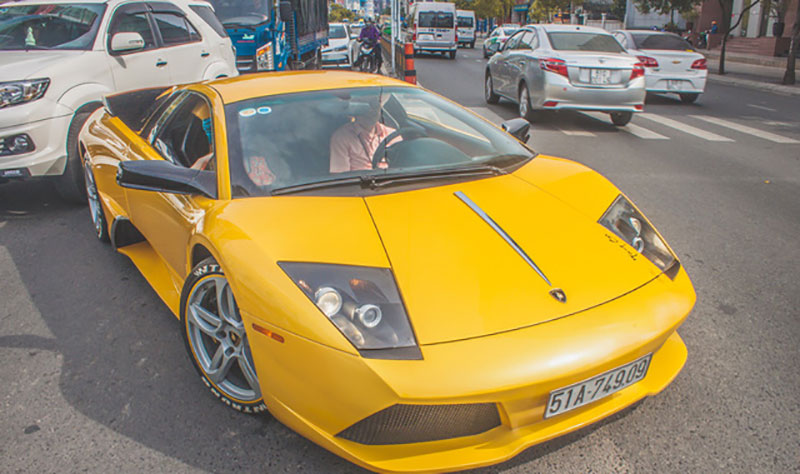 Dàn siêu xe Sài Gòn đổ ra đường dịp Giáng sinh